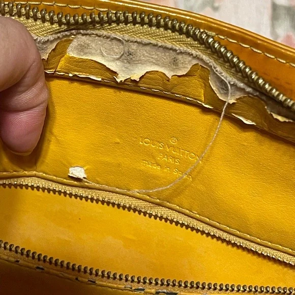 Louis Vuitton - Picture 9 of 12